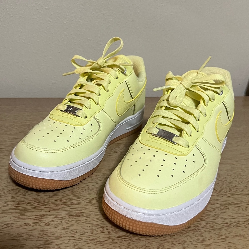 Nike Airforce 1 - Picture 1 of 4